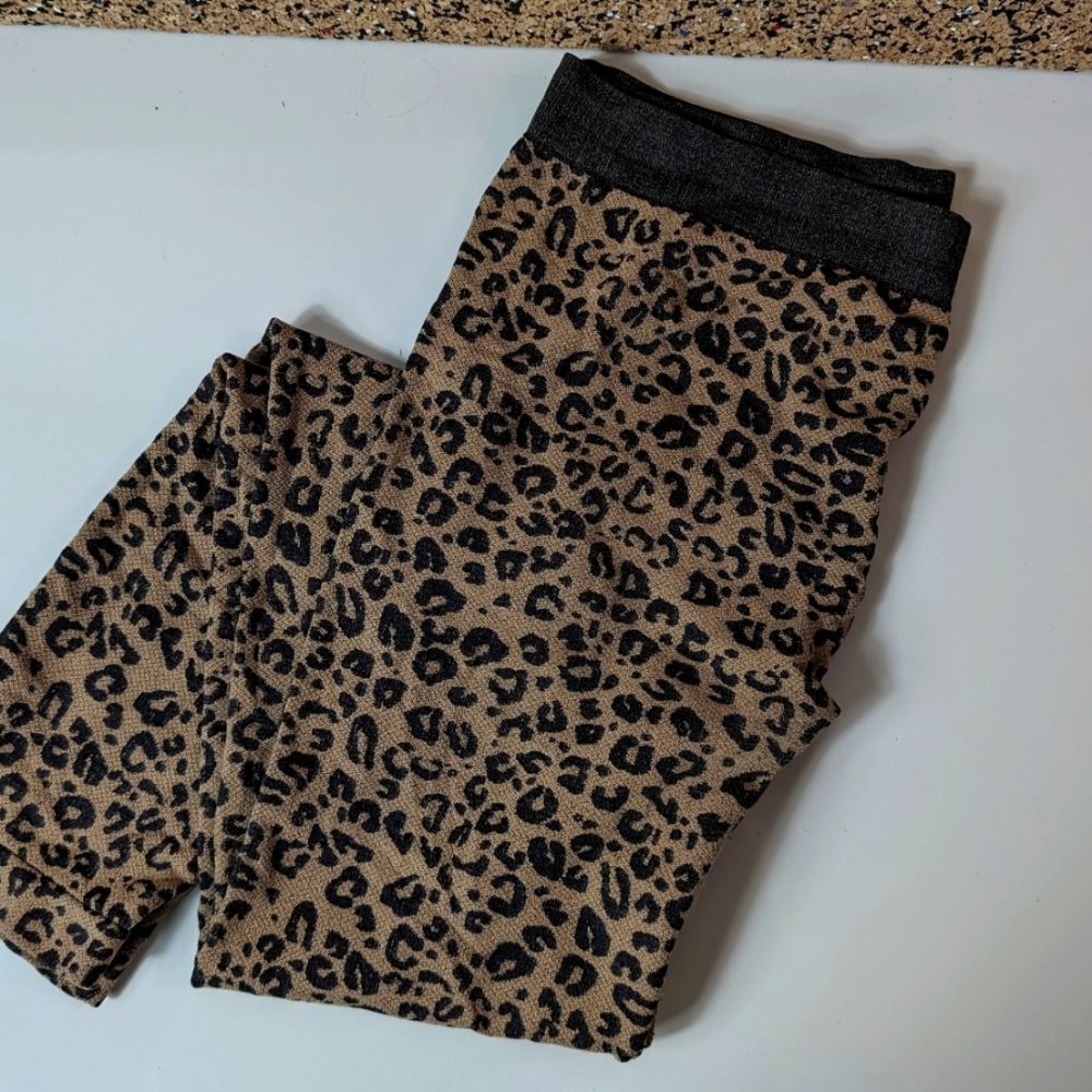 3 for $10‼️Stretchy comfy cheetah leggings size M